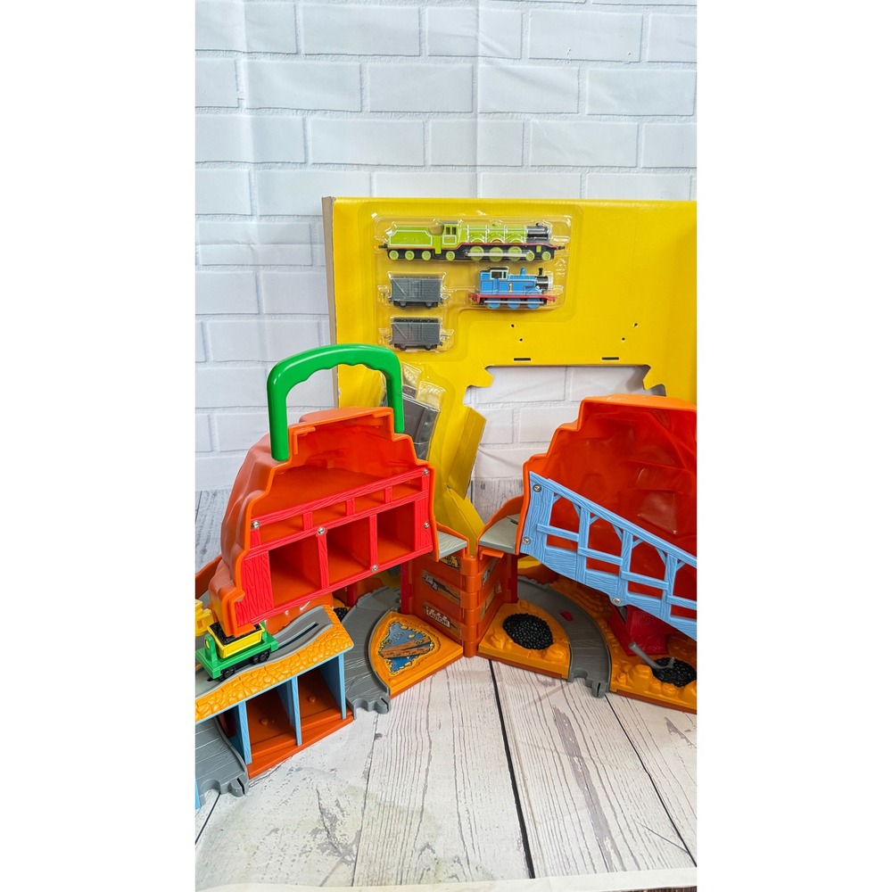 Thomas & Friends Take-Along Sodor Mining Co Playset Flying Scotsman Thomas Train